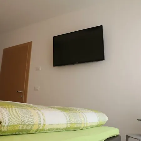 Larcher - Manzoni * Μεράνο